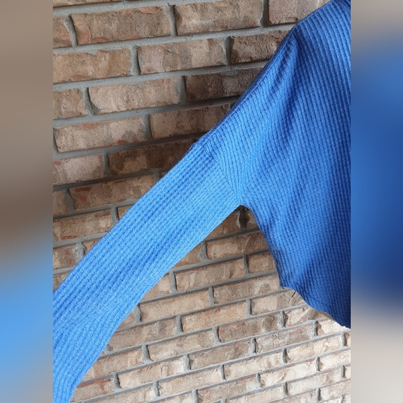 Out from Under Urban Outfitters Blue Textured Button Front Boho Top. - Picture 4 of 9